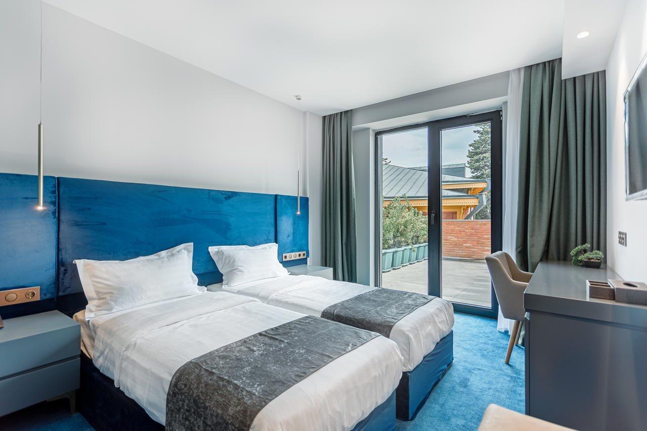 Ramada By Wyndham Tbilisi Old City Esterno foto